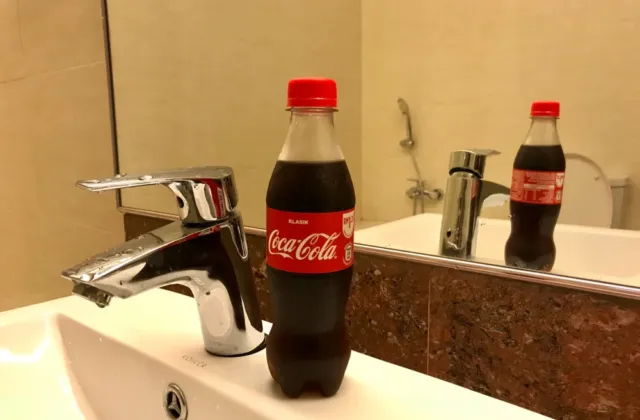 Coca-Cola jako čistič? Zjišťovali jsme, co opravdu odstraní vodní kámen