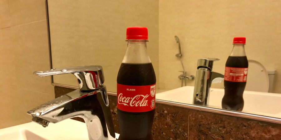 Coca-Cola jako čistič toalety? Zjišťovali jsme, co opravdu odstraní vodní kámen