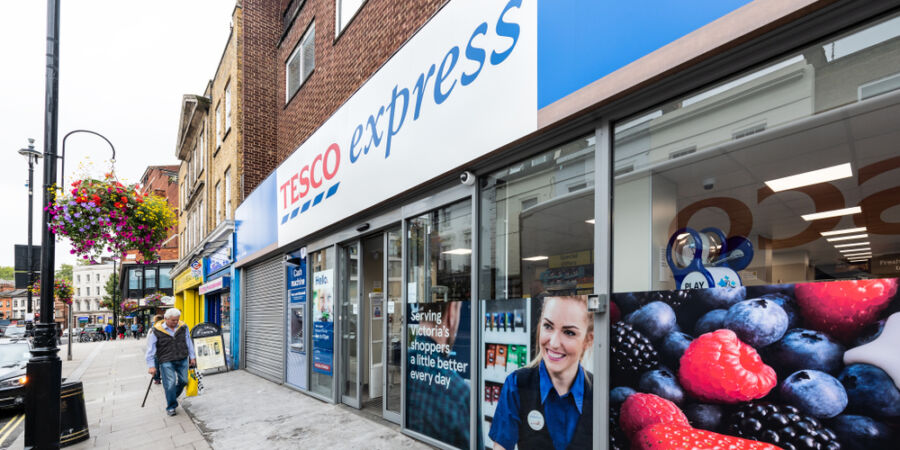 Tesco je velmi dobrý obchod, tak proč ho kupuje zrovna Albert? Zákazníci se zlobí a mají strach ze ztráty výhod