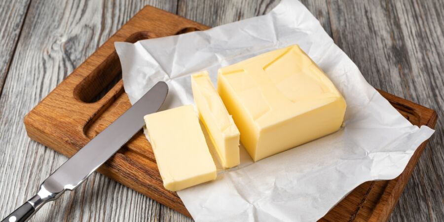 Patří máslo do lednice? Známý francouzský trik ho udrží měkké, jeden údaj na etiketě však musíte zkontrolovat