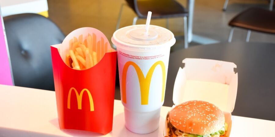 Stejný Big Mac, ale o pár kilometrů výrazně dražší: Rozdílné ceny McDonald’s rozčílily zákazníky