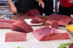Objednáte si drahého tuňáka, dostanete jinou rybu. DNA testy odhalily falšování v restauracích, týká se 88 procent vzorků