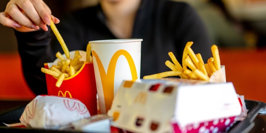 McDonald’s znovu spouští sýrovou sezónu. Proč si ale oblíbený hit Swiss King nemůžeme dávat celý rok?