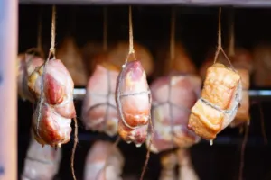Mrazák není vždy nejlepší řešení. Co raději usušit, zkvasit nebo vyudit